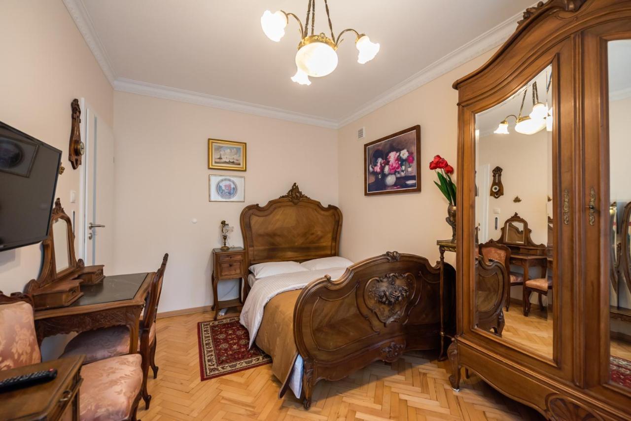 Downtown Antique Apartment Warszawa Exteriör bild