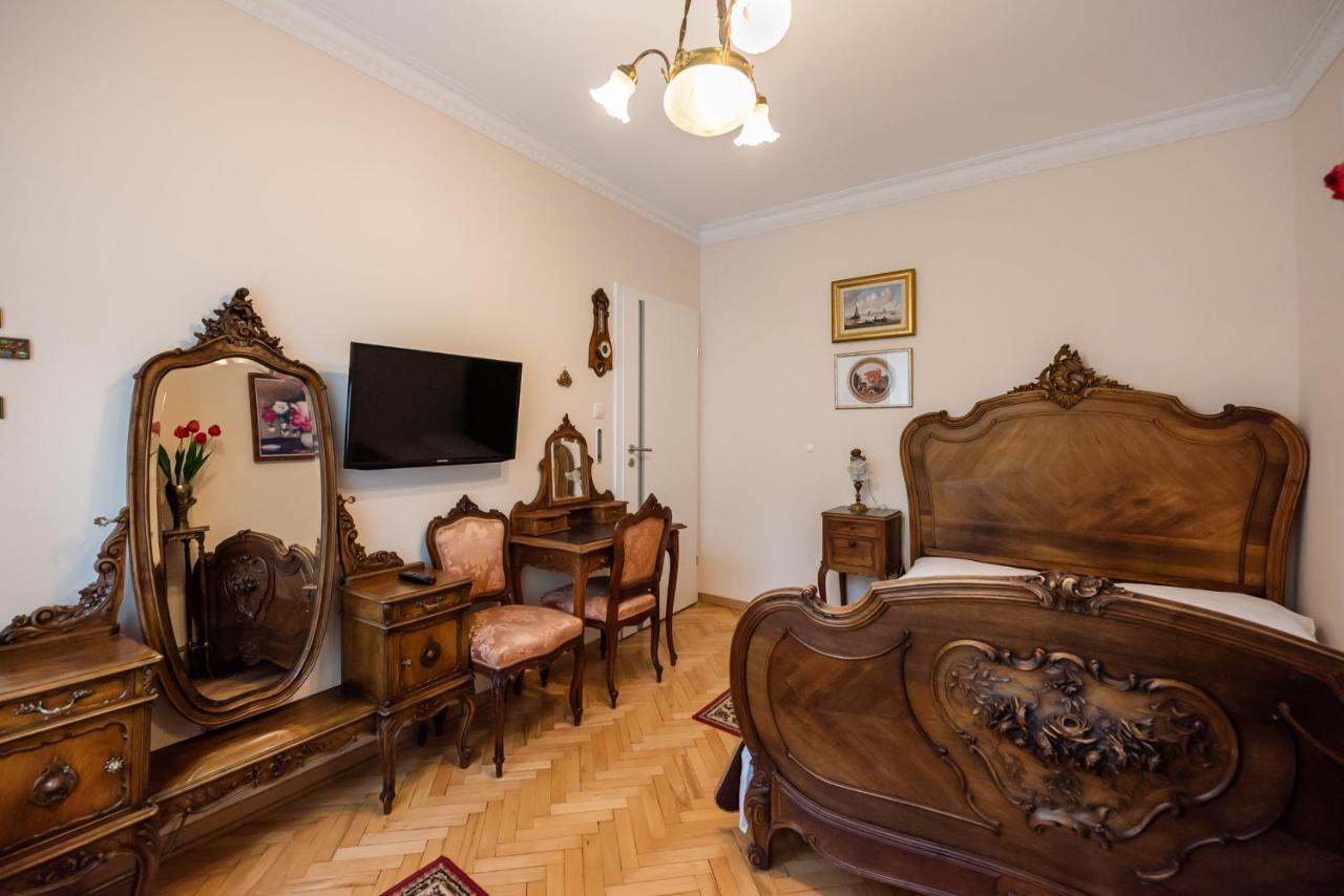 Downtown Antique Apartment Warszawa Exteriör bild